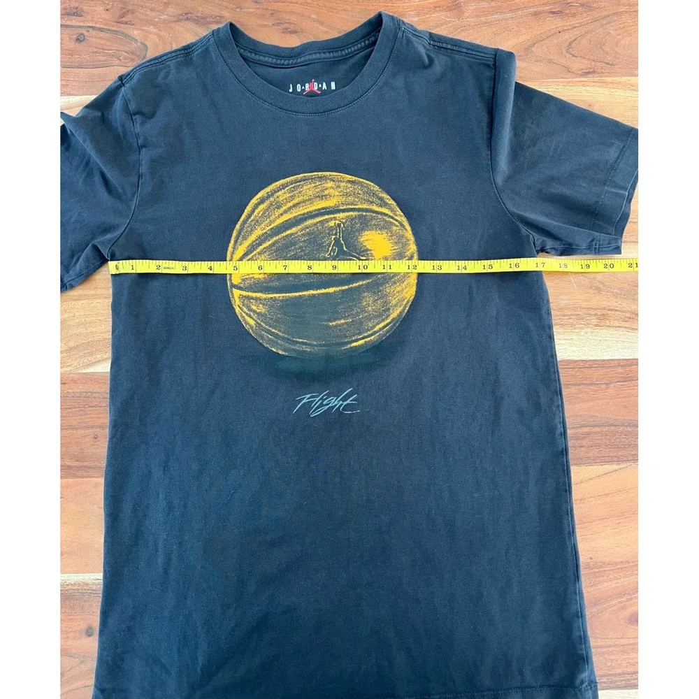Jordan Flight Basketball Graphic T-Shirt Black Yellow Small Jumpman Logo Tee